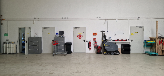 &amp;nbsp;
Fahrzeughalle mit Funktionsräumen